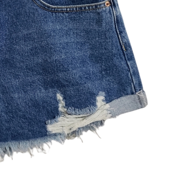 NWT Forever 21 Distressed Denim Shorts Size 31 - Picture 2 of 6